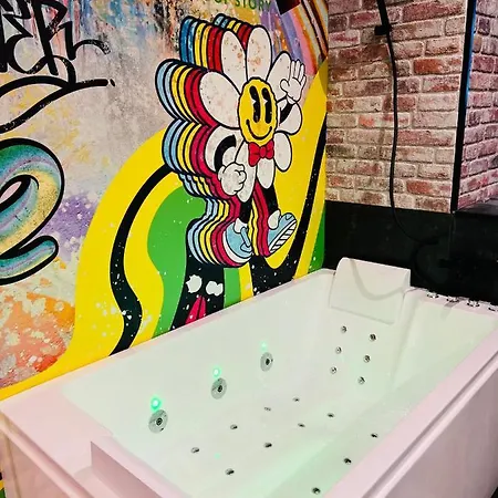 Capsule Street Art - Sauna- Jacuzzi - Playstation 5 - Billard - Netflix - Cinema - Terrasse